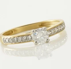 Bague Solitaire Accompagné Aramis Or Jaune Diamant Synthétique