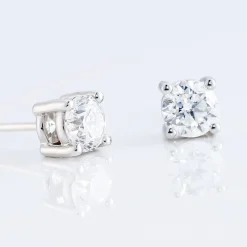 Boucles D'oreilles Puces 4 Griffes Or Blanc Diamant Synthetique