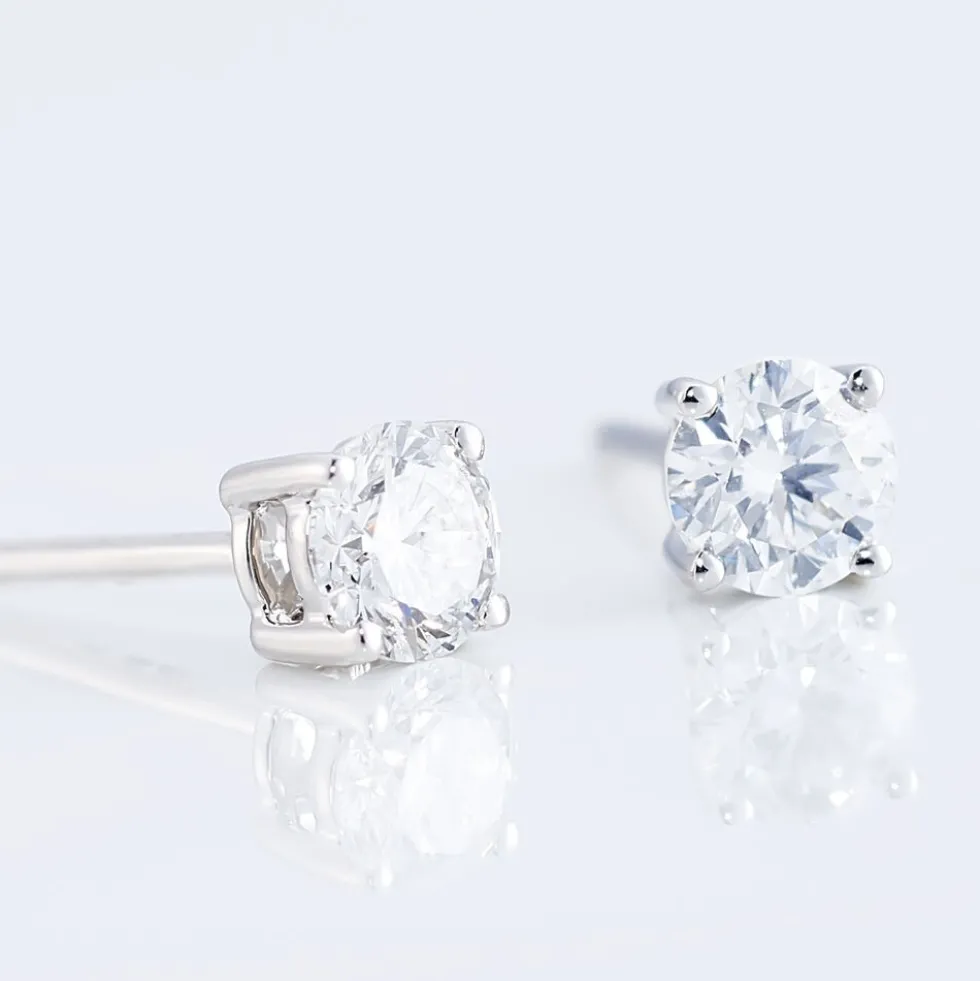 Boucles D'oreilles Puces 4 Griffes Or Blanc Diamant Synthetique