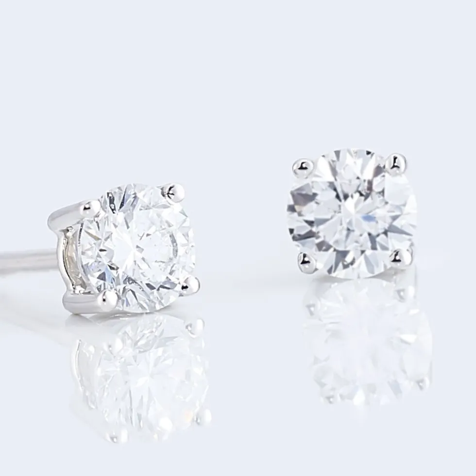 Boucles D'oreilles Puces 4 Griffes Or Blanc Diamant Synthetique
