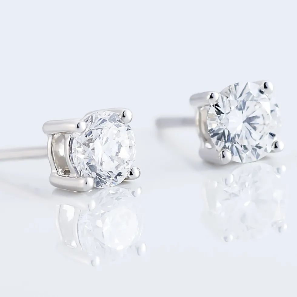 Boucles D'oreilles Puces 4 Griffes Or Blanc Diamant Synthetique