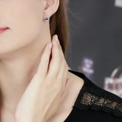 Boucles D'oreilles Puces Boucla Or Blanc Saphir Et Diamant
