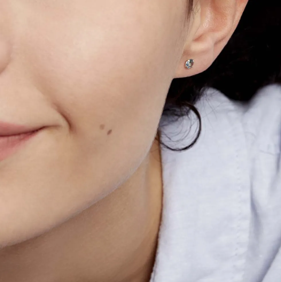 Boucles D'oreilles Puces Carin Serti Griffe 3 Or Jaune Oxyde