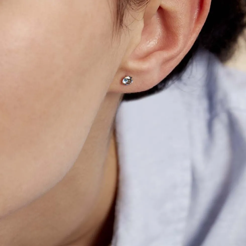 Boucles D'oreilles Puces Carin Serti Griffe 3 Or Jaune Oxyde
