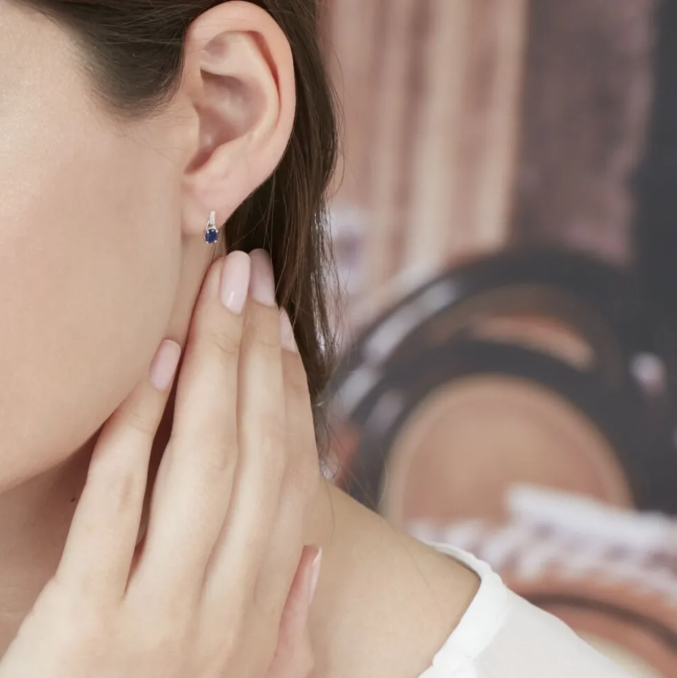Boucles D'oreilles Puces Charmante Or Blanc Saphir Et Diamant