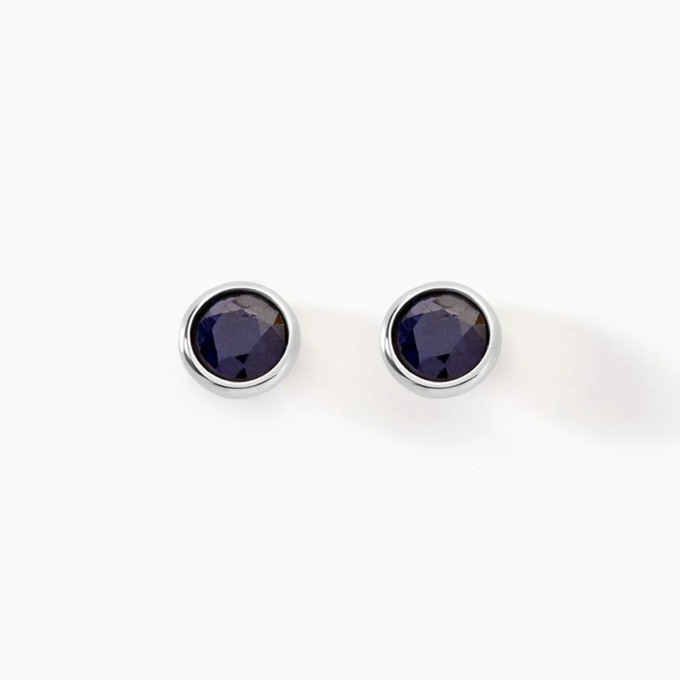 Boucles D'oreilles Puces Edy Serti Clos Or Blanc Saphir