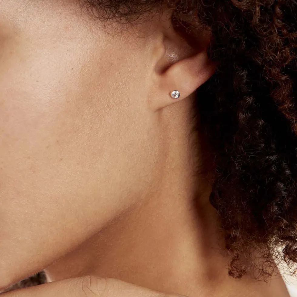 Boucles D'oreilles Puces Elda Serti Clos Or Blanc Oxyde De Zirconium