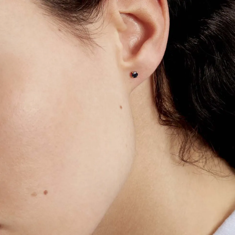 Boucles D'oreilles Puces Elea Serti Griffe Or Jaune Saphir