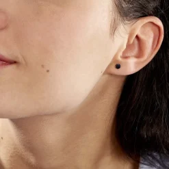 Boucles D'oreilles Puces Elea Serti Griffe Or Jaune Saphir