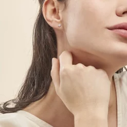 Boucles D'oreilles Puces Eleanor Fleur Or Blanc Oxyde De Zirconium