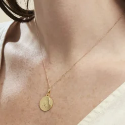 Medaille Or Jaune Vierge A L'enfant